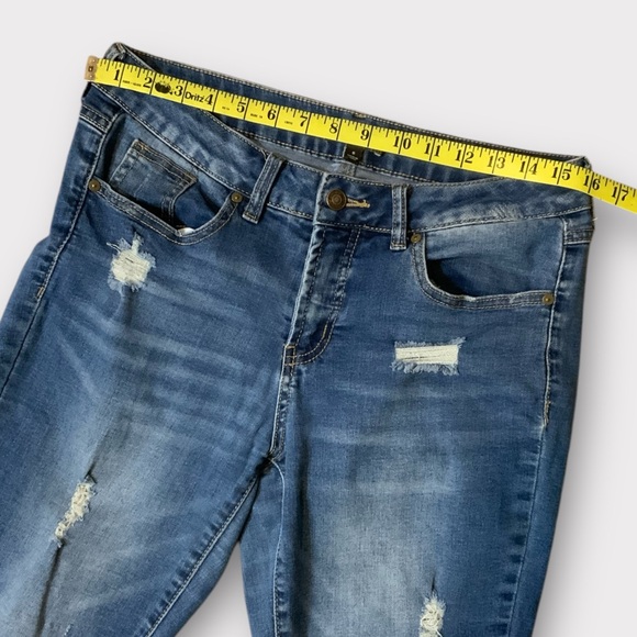 Women’s Signature Studio Distressed Medium Rinse Jeans Size 6 Stretch - Picture 4 of 6